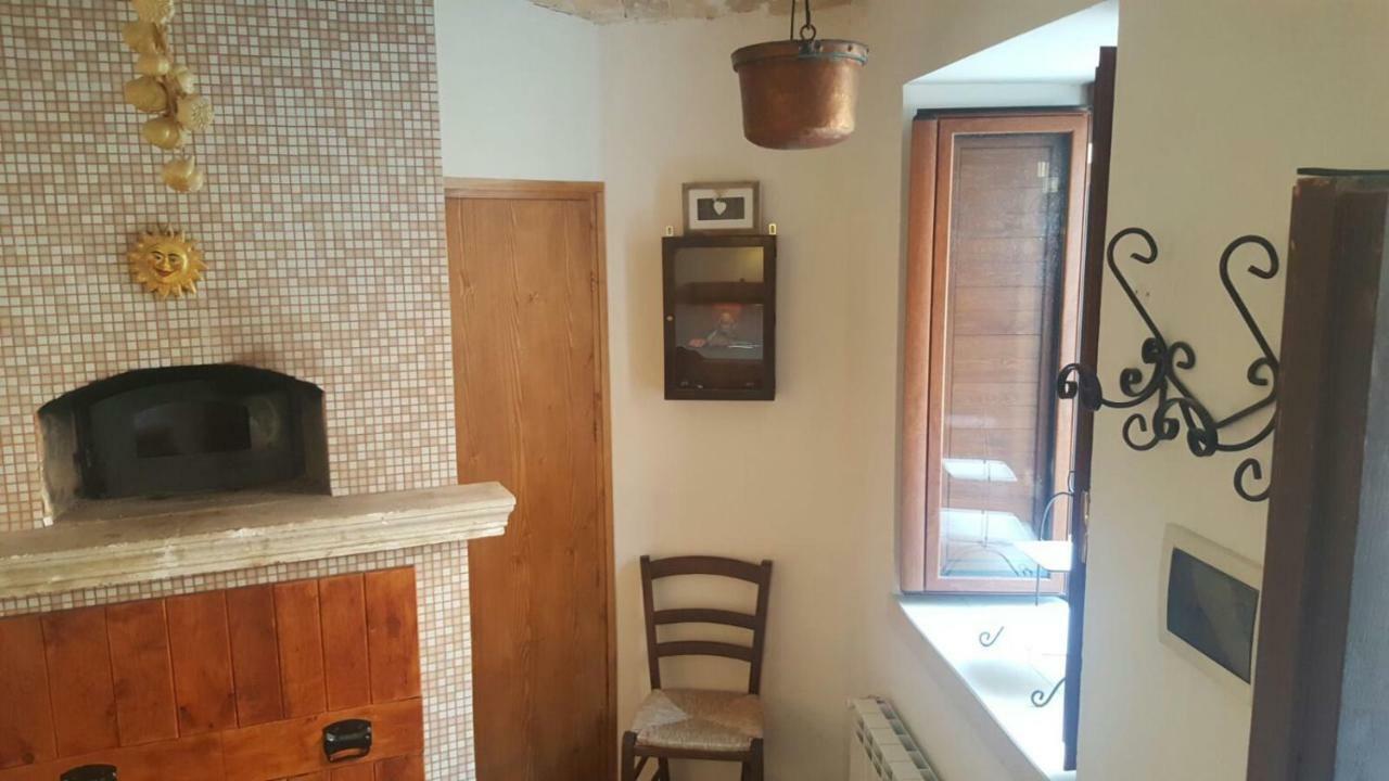 Scaccia Pensieri Villa Cerchio ภายนอก รูปภาพ