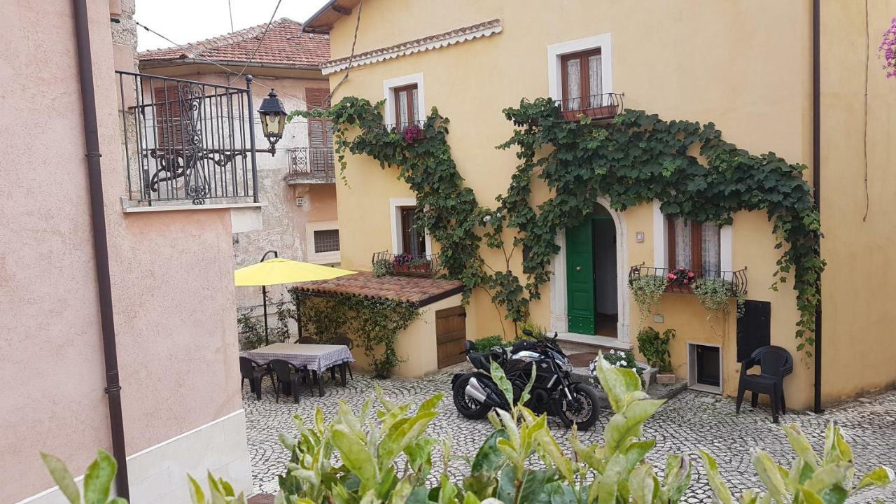 Scaccia Pensieri Villa Cerchio ภายนอก รูปภาพ